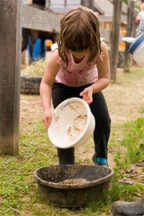 kid_feeding_grain